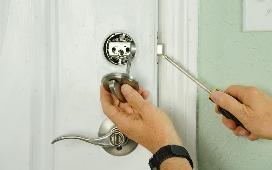 changer une porte extérieure Sèvres